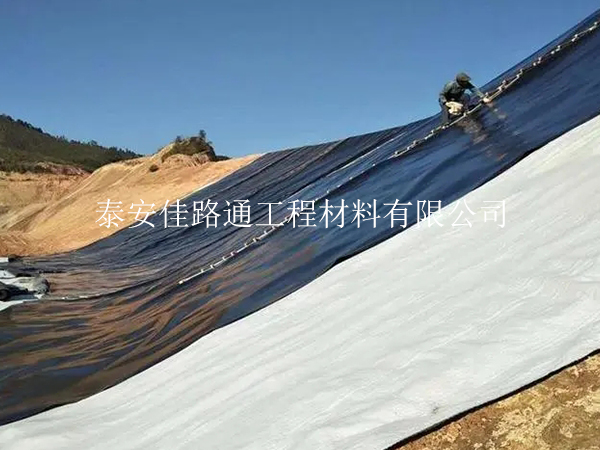 防滲膜廠家介紹魚塘防滲膜鋪設(shè)基層處理的要求