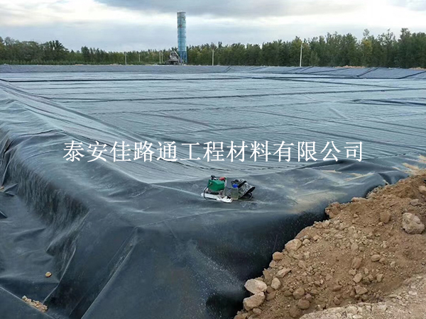 利用有效方式提升水產(chǎn)養(yǎng)殖防滲膜的使用壽命