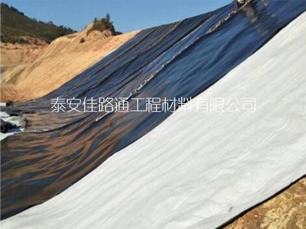 魚塘防滲膜須在低溫環(huán)境下專注鋪設(shè)施工