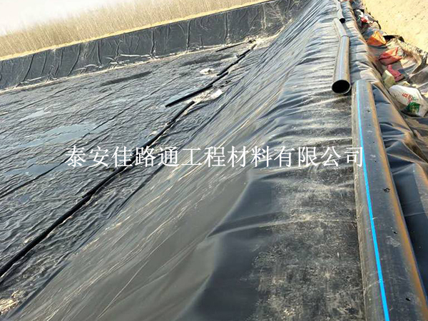 冬季鋪設(shè)養(yǎng)殖防滲膜需要專注施工細(xì)節(jié) 冬季鋪設(shè)養(yǎng)殖防滲膜需要專注施工細(xì)節(jié)