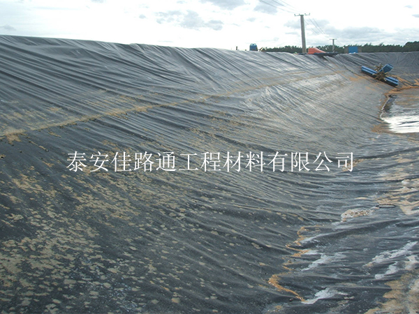 水產(chǎn)養(yǎng)殖防滲膜應(yīng)對(duì)四季的施工措施 水產(chǎn)養(yǎng)殖防滲膜應(yīng)對(duì)四季的施工措施