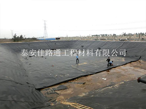 水產(chǎn)養(yǎng)殖防滲膜冬季維護(hù)技巧：守護(hù)水下的溫暖家園