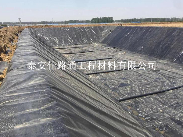 養(yǎng)殖防滲膜使用強(qiáng)度保障技巧:打造堅(jiān)固耐用的養(yǎng)殖環(huán)境 養(yǎng)殖防滲膜使用強(qiáng)度保障技巧:打造堅(jiān)固耐用的養(yǎng)殖環(huán)境