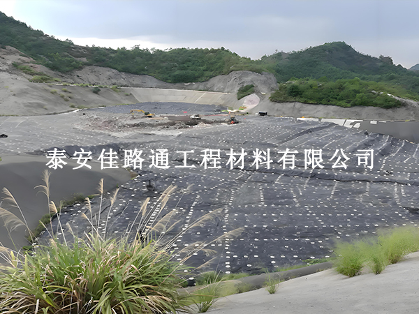 防滲膜鋪設(shè)挑天氣？這些條件必須滿(mǎn)足