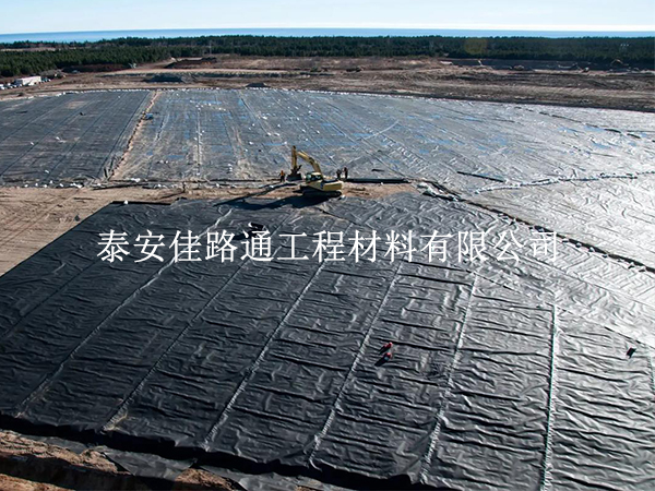 藕池防滲膜怕破損？這樣回填保護(hù)才靠譜