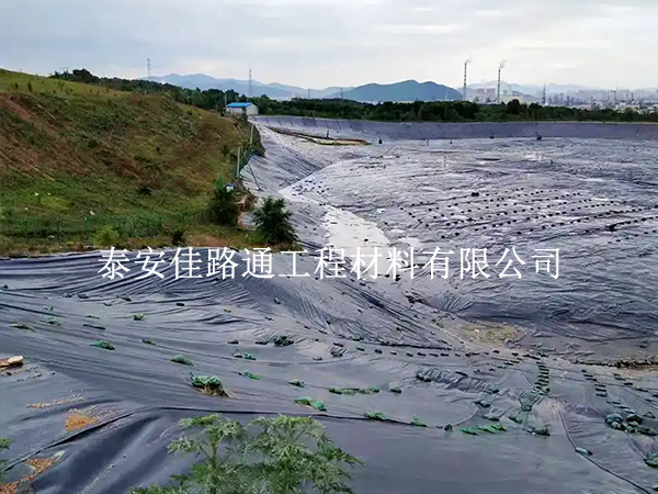 藕池防滲膜要新舊結(jié)合？這些方法能防漏